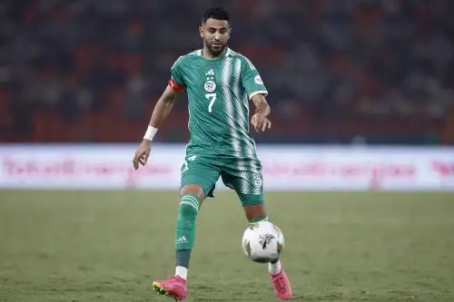 El jugador del Manchester City, Mahrez, lideró a Argelia en la clasificación al Mundial 2026
