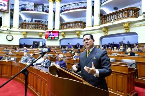 Premier Eduardo Arana se presenta junto a su gabinete ministerial ante el pleno del congreso