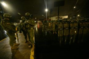 Control de seguridad a cargo de las Fuerzas Armadas de Ecuador (octubre de 2025). Foto: AFP
