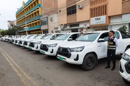 El gobernadorde Lambayeque, Jorge Pérez, recordó que la región ha dotado a la Policía Nacional con 206 vehículos. Foto: Cortesía Silvia Depaz