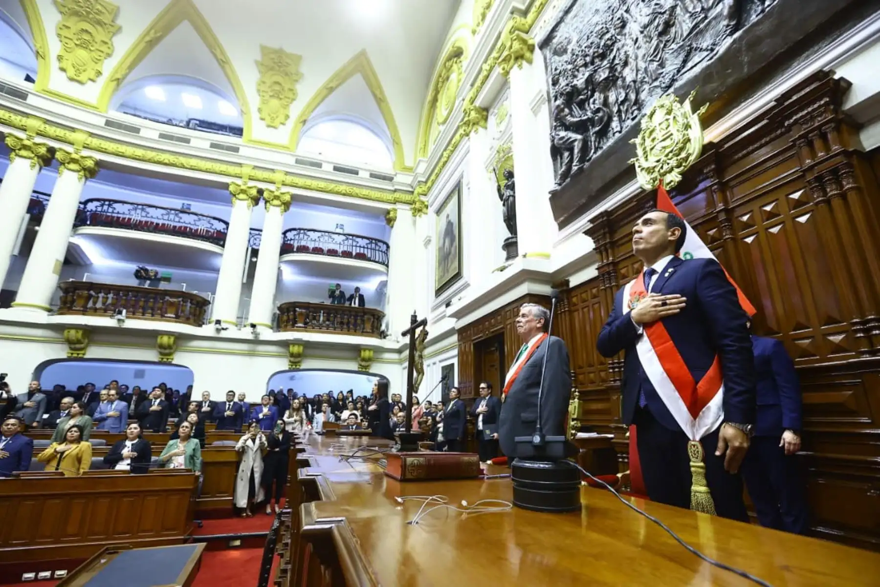 En cumplimiento con lo establecido en el artículo 115 de la Constitución Política, el titular del Parlamento, José Jerí Oré, juró como presidente de la República. Foto:Difusión