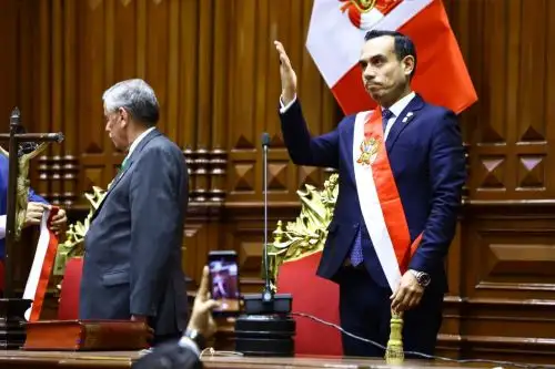 José Jerí jura como presidente constitucional de la República