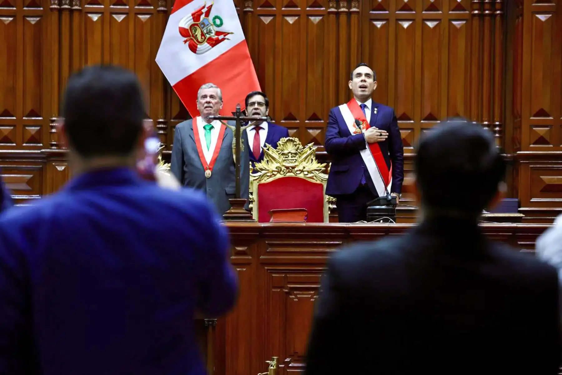 En cumplimiento con lo establecido en el artículo 115 de la Constitución Política, el titular del Parlamento, José Jerí Oré, juró como presidente de la República. Foto: Congreso