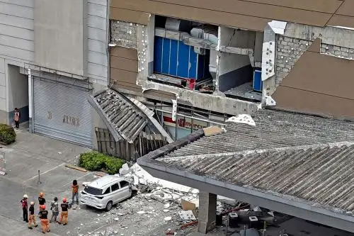 Al menos dos muertos por terremoto de 7,4 con evacuaciones en el sur de Filipinas