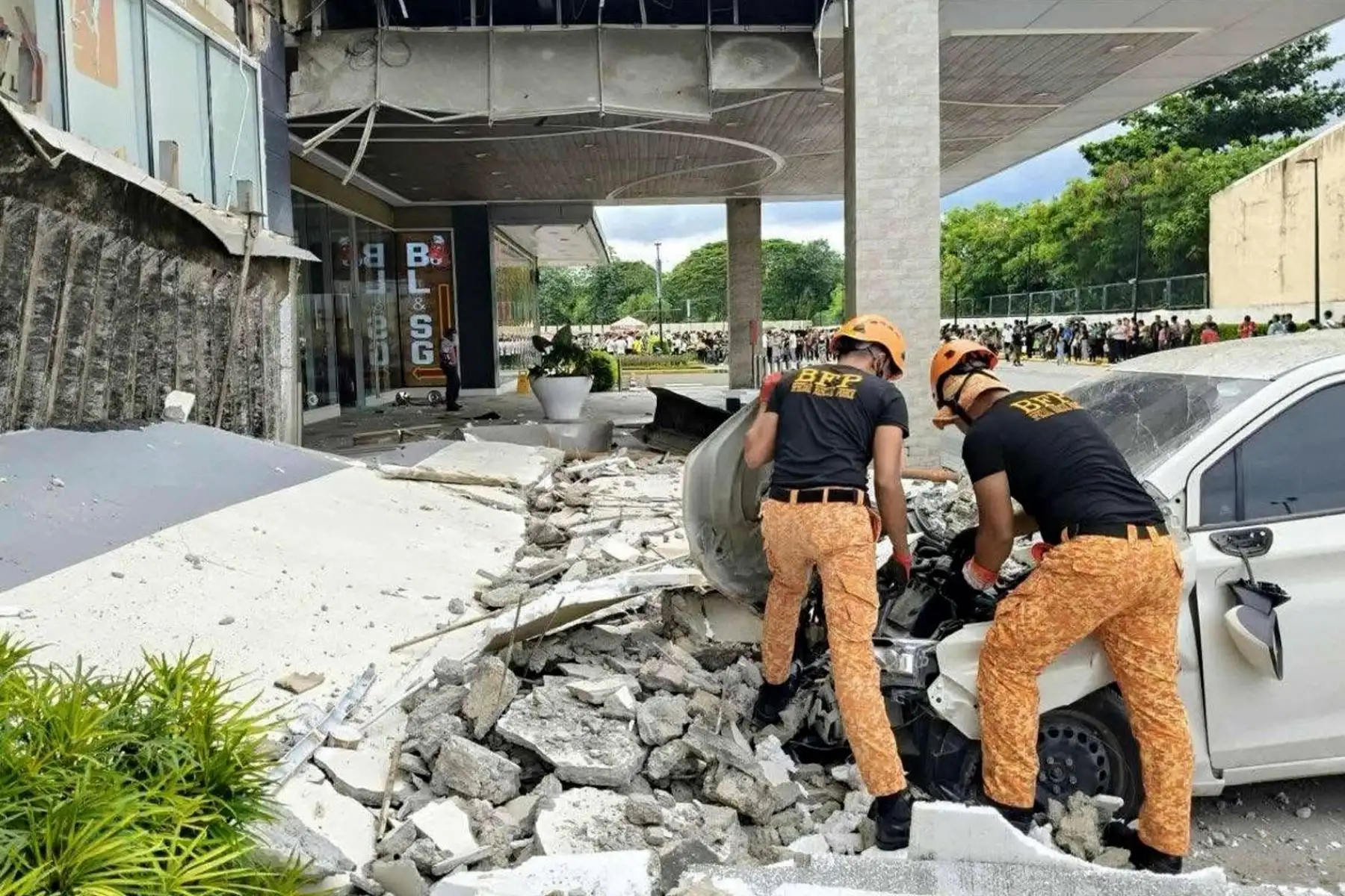 El sismo causó daños materiales en edificios de la región, provocó cortes de electricidad y obligó a cancelar clases y trabajo en oficinas gubernamentales, excepto para los servicios de emergencia, según las autoridades. Foto: EFE
