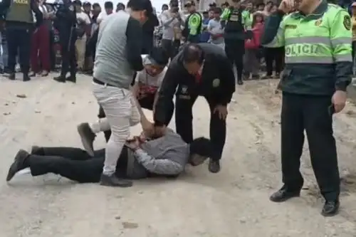 Hombre armado intentó atacar al alcalde de Lima durante ceremonia pública
