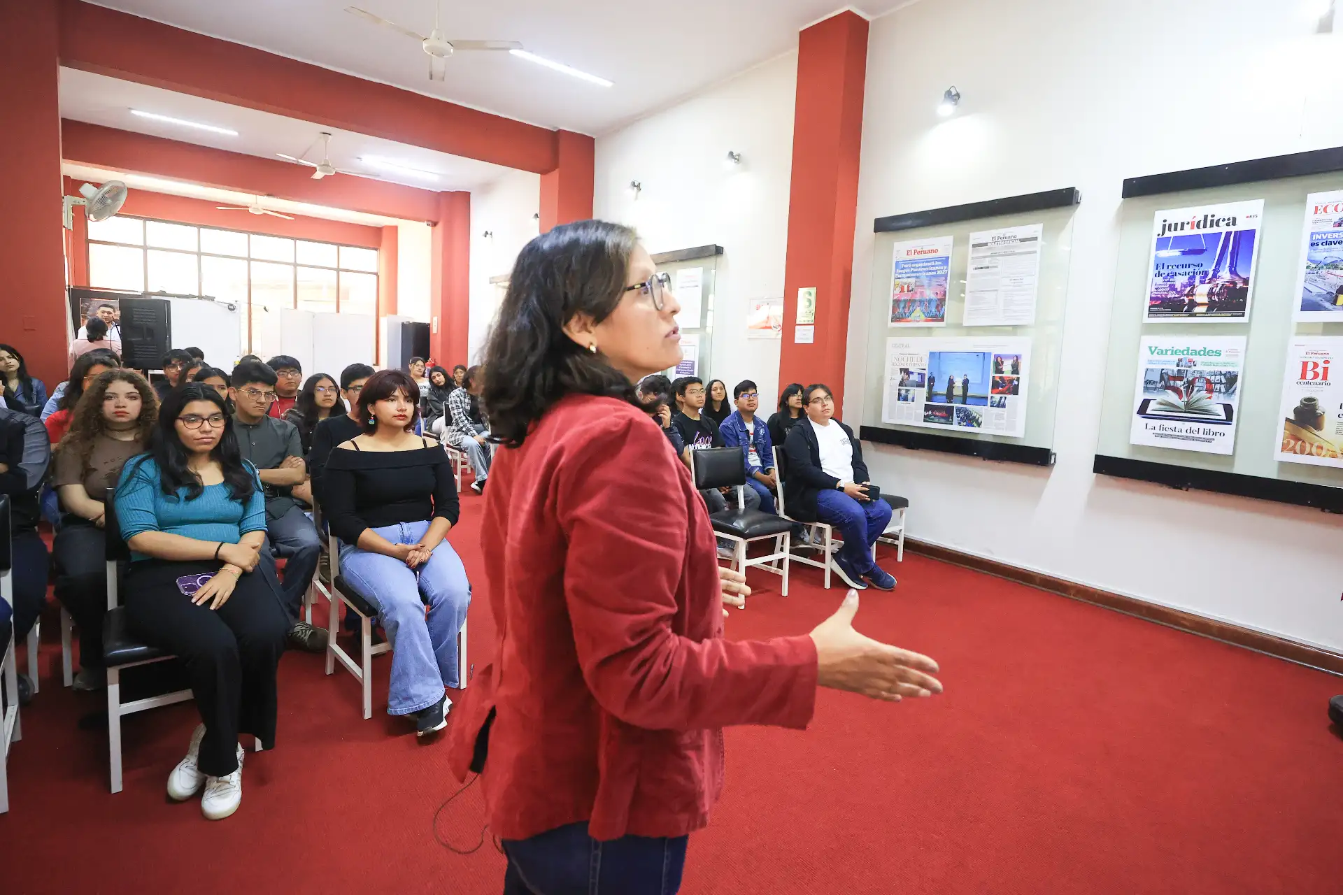 Alumnos  que cursan el 2° ciclo de Ciencias de la Comunicación en la UNMSM visitan Editora Perú para conocer la experiencia "Vive Andina" Foto: ANDINA/Melina Mejía