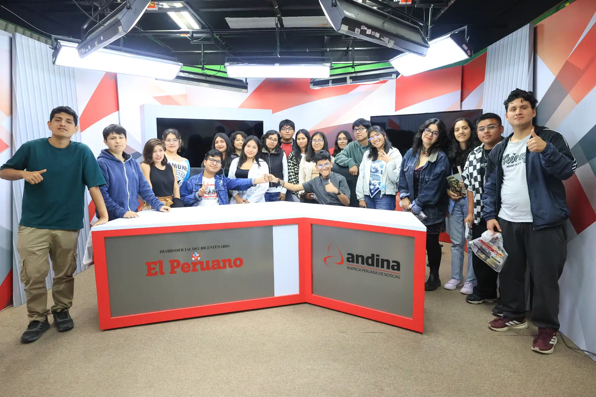 Alumnos  que cursan el 2° ciclo de Ciencias de la Comunicación en la UNMSM visitan Editora Perú para conocer la experiencia "Vive Andina".  Foto: ANDINA/Melina Mejía