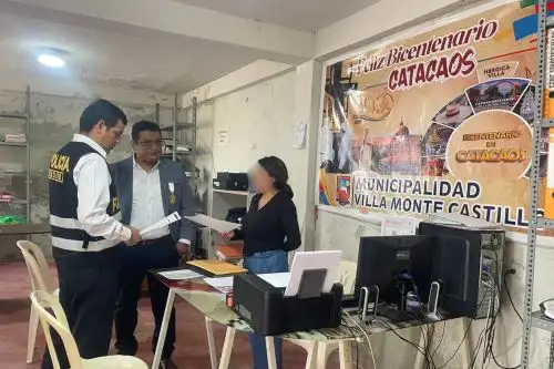 El fiscal adjunto provincial José Aurelio Jiménez Moscol acudió a la sede de la municipalidad del centro poblado Villa Monte Castillo, región Piura. Foto: MP