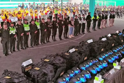 la municipalidad de Villa María del Triunfo entregó equipamiento táctico a la Policía Nacional. Foto: Difusión