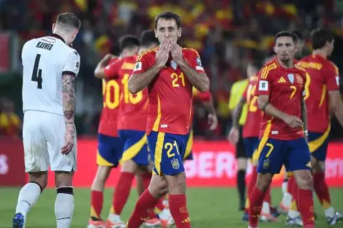 El delantero español Mikel Oyarzabal celebra el segundo gol de su equipo durante el partido de clasificación para el Mundial de 2026, grupo E de la zona Europa, entre España y Georgia, en el estadio Manuel Martínez Valero de Elche.Foto: AFP