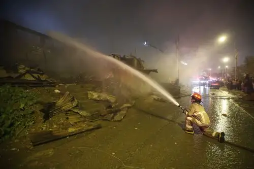 Incendio consume viviendas en Pamplona Alta en San Juan de Miraflores