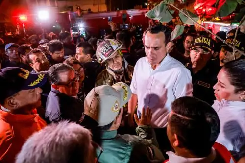 Presidente José Jerí recorre zonas afectadas por el incendio en Pamplona para tomar medidas inmediatas