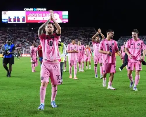 Lionel Messi no pierde su esencia futbolística y volvió a salir aplaudido del estadio