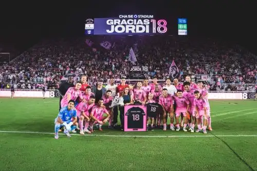 Jordi Alba se comienza a despedir a lo grande del fútbol profesional