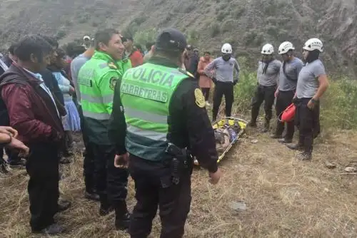 Rescate de los cuerpos de las víctimas del accidente vial ocurrido en Huancavelica. ANDINA/Difusión