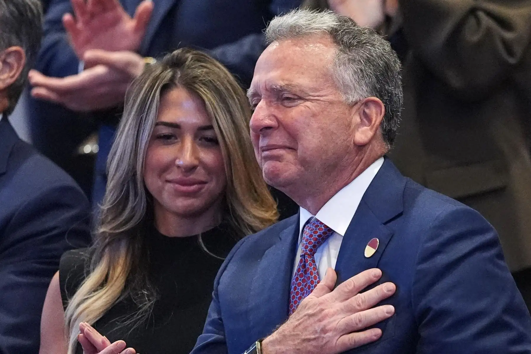El enviado especial de la Casa Blanca para Oriente Medio, Steve Witkoff, es reconocido por el presidente estadounidense Donald Trump durante su discurso en el parlamento israelí, la Knéset, en Jerusalén. Foto: AFP