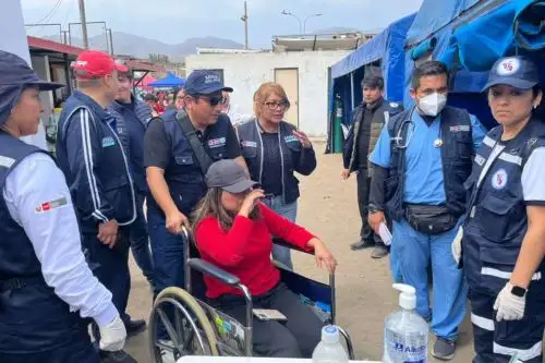 MINSA atiende a más de 100 personas tras incendio en Pamplona San Juan de Miraflores
