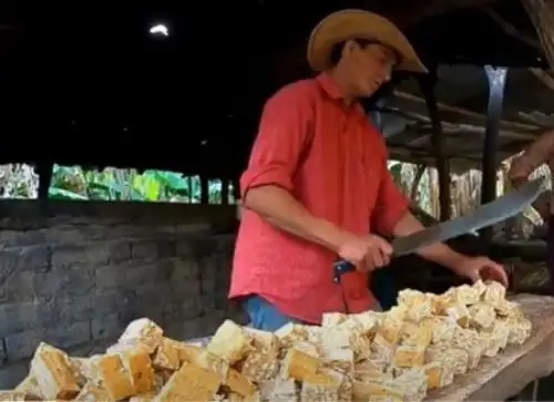 El bocadillo ayabaquino es un dulce tradicional que simboliza la identidad y herencia cultural de los pobladores de Ayabaca, que celebra en octubre la Festividad del Señor Cautivo. ANDINA/Difusión