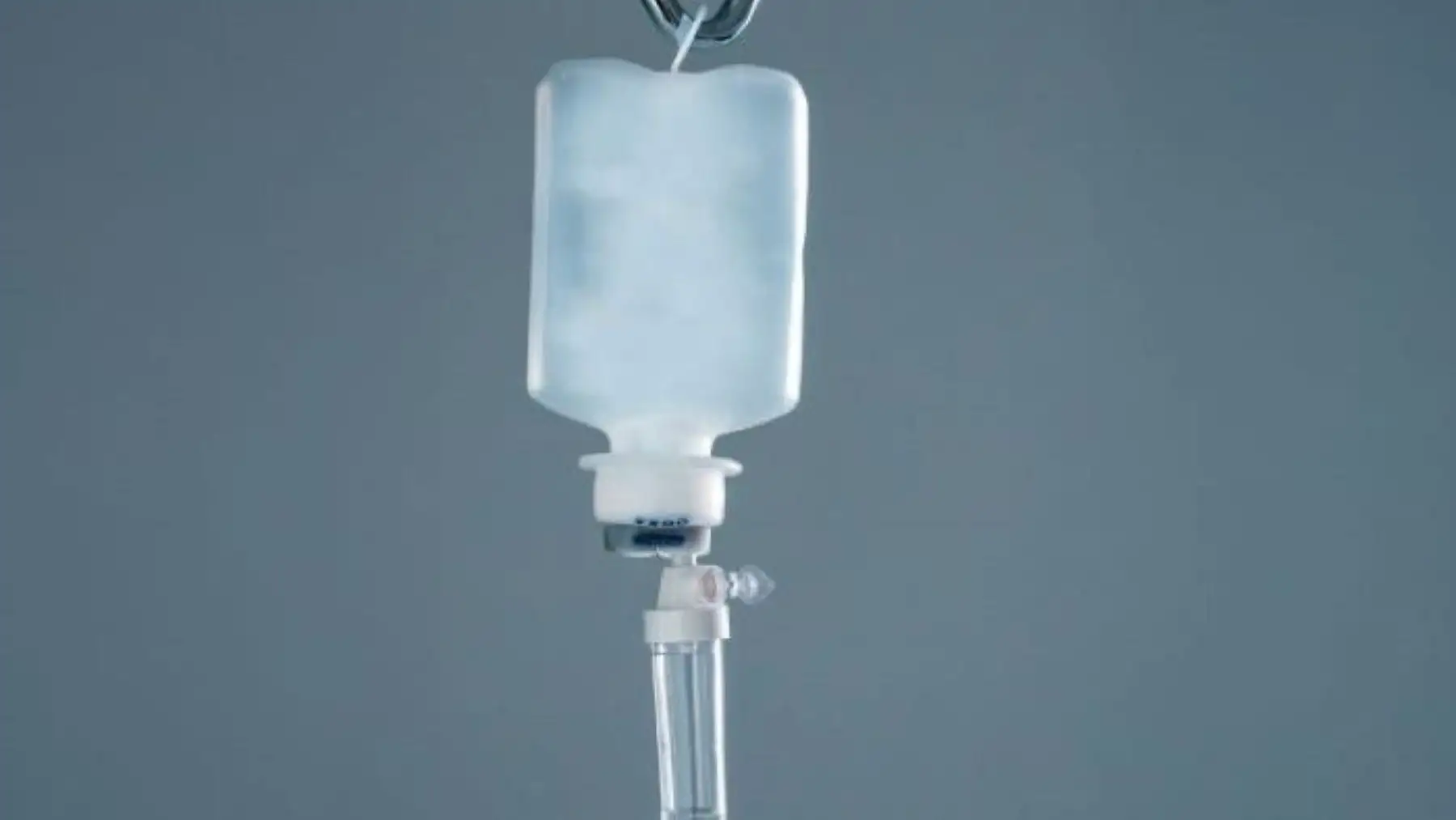 Indecopi impone multa máxima a Medifarma por distribuir suero fisiológico defectuoso