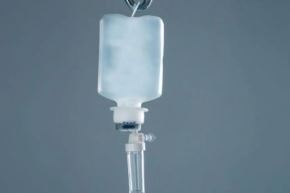 Indecopi dispone máxima sanción contra Medifarma por distribuir suero fisiológico defectuoso en el mercado peruano. Foto: Difusión