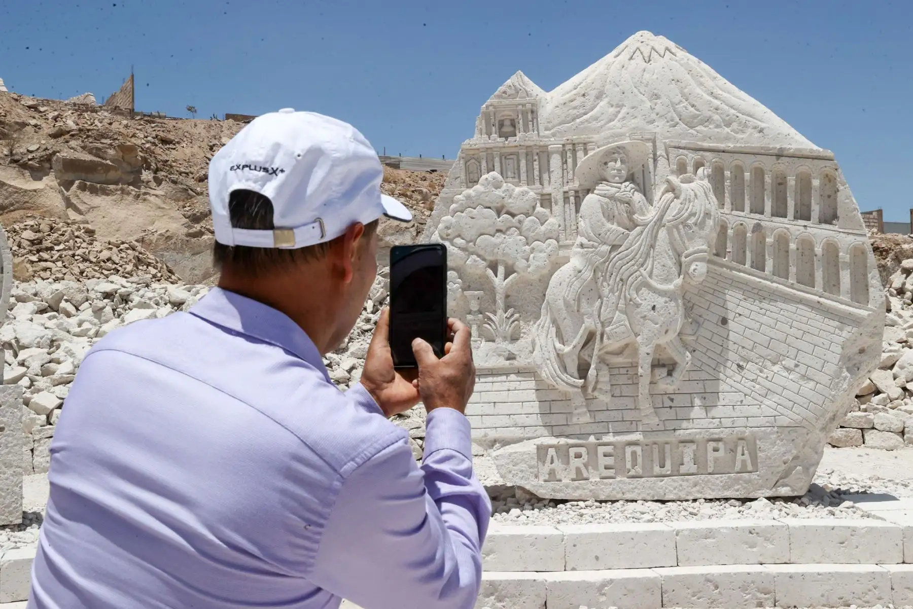 La flujos piroclásticos afectaron la parte baja de Arequipa, donde se asentaron miles de años después los distritos de Uchumayo, Yura y Cerro Colorado, en este último se encuentra la cantera de Añashuayco donde hoy se encuentra la Ruta del Sillar.
Foto: ANDINA/Juan Carlos Guzmán Negrini La flujos piroclásticos afectaron la parte baja de Arequipa, donde se asentaron miles de años después los distritos de Uchumayo, Yura y Cerro Colorado, en este último se encuentra la cantera de Añashuayco donde hoy se encuentra la Ruta del Sillar.
Foto: ANDINA/Juan Carlos Guzmán Negrini