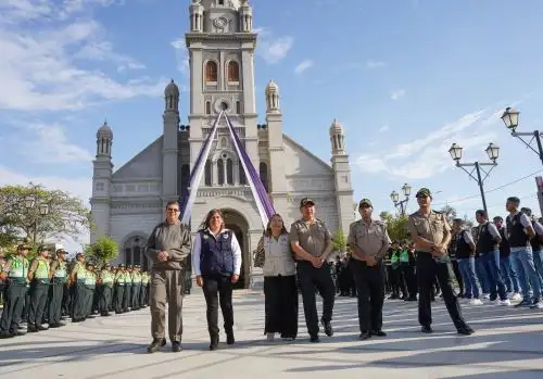 Más de 500 policías brindarán seguridad y orden durante la procesión de la imagen del Señor de Luren que recorrerá las calles de la ciudad de Ica el lunes 20 de octubre. Foto: Genry Bautista