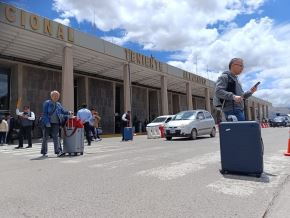 Las operaciones aéreas en el aeropuerto Alejandro Velasco Astete de Cusco se desarrollan con normalidad al reanudarse los vuelos esta mañana tras culminar los trabajos en la pista de aterrizaje. ANDINA/Percy Hurtado Santillán
