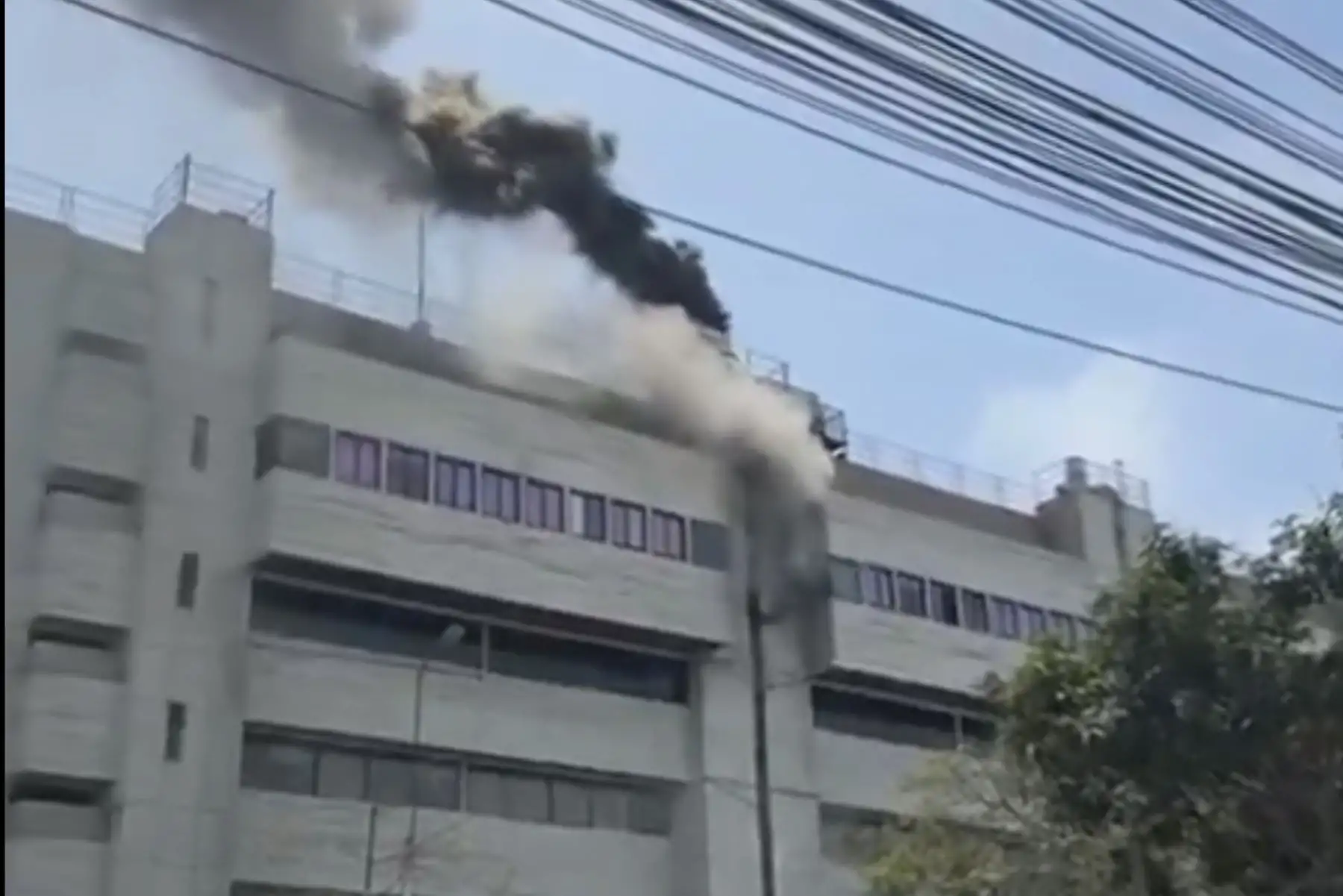 Amago de incendio causa alarma en Real Plaza del Centro Cívico en Lima