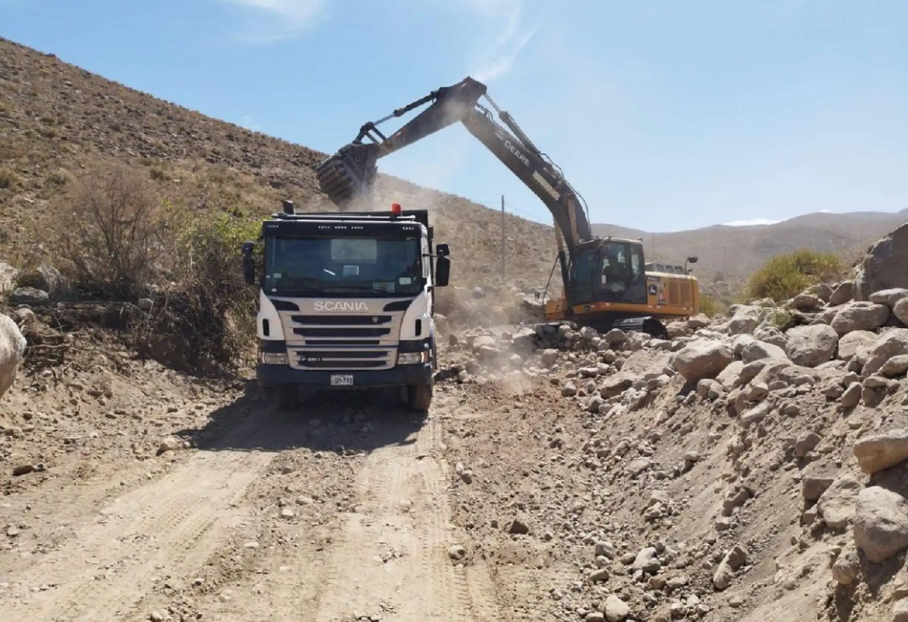 Arequipa: descolmatan y limpian 22 km para prevenir inundaciones en época de lluvias