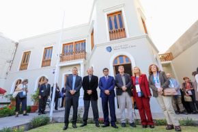 La Casa Museo Mario Vargas Llosa en Arequipa inauguró la nueva sala "El Inmortal", que se implementó en homenaje a la incorporación del novelista a la Academia Francesa de la Lengua. El anuncio se hizo durante el relanzamiento oficial del citado recinto cultural. ANDINA/Difusión