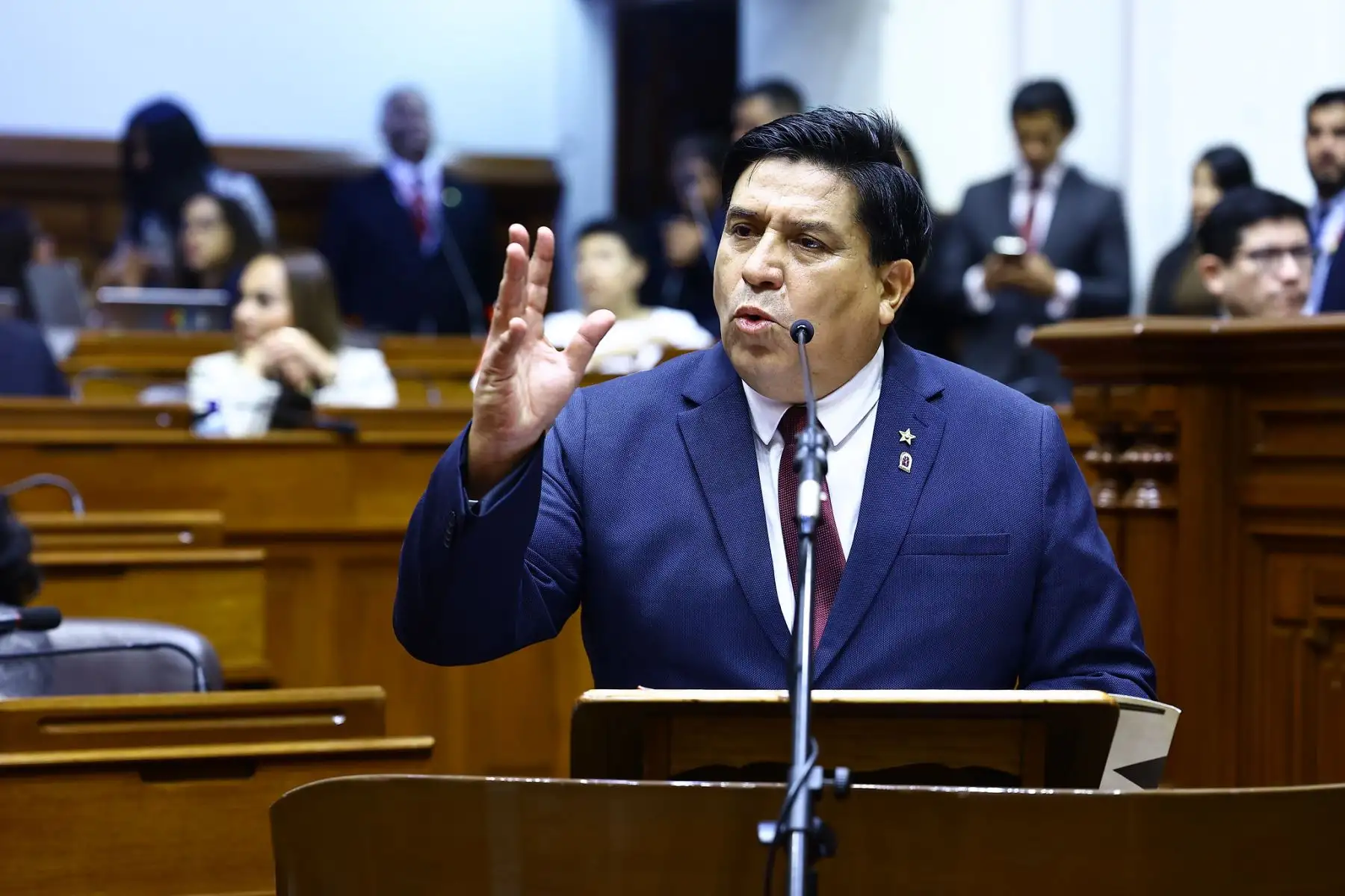 Ministro del Interior, Vicente Tiburcio, se presenta ante el pleno del congreso tras los acontecimientos ocurridos en la marcha de ayer. Foto: ANDINA/Difusión