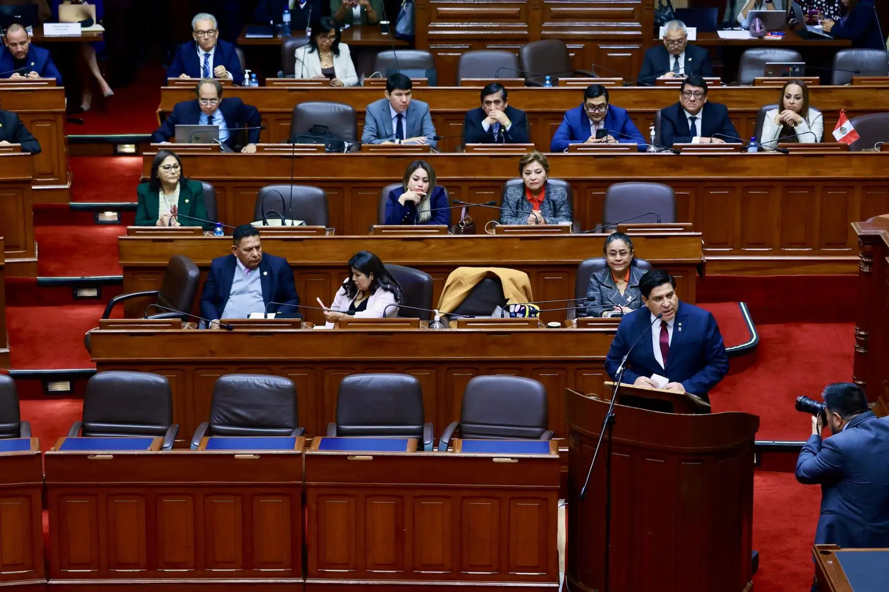 Ministro del Interior, Vicente Tiburcio, se presenta ante el pleno del congreso tras los acontecimientos ocurridos en la marcha de ayer. Foto: ANDINA/Difusión