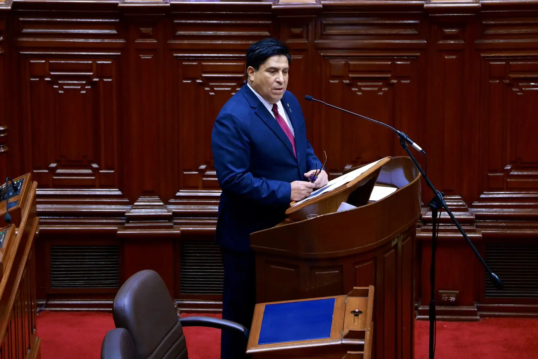 Ministro del Interior, Vicente Tiburcio, se presenta ante el pleno del congreso tras los acontecimientos ocurridos en la marcha de ayer. Foto: ANDINA/Difusión