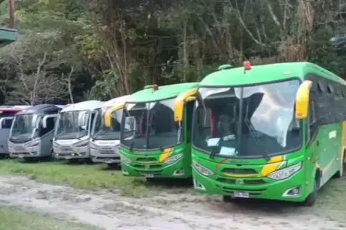 La empresa PeruRail informó que trasladó cuatro de los seis buses de servicio turístico de la empresa San Antonio de Toronttoy que operará en la ruta a Machu Picchu. ANDINA/DifusiónANDINA/Difusión