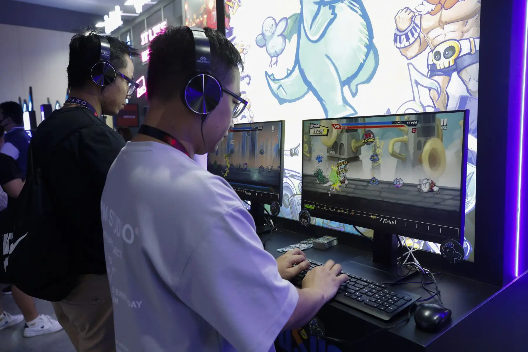 Jugadores disfrutan de videojuegos en la feria Gamescom Asia X Thailand Game Show 2025, celebrada del 16 al 19 de octubre en Bangkok, Tailandia.

Foto: EFE