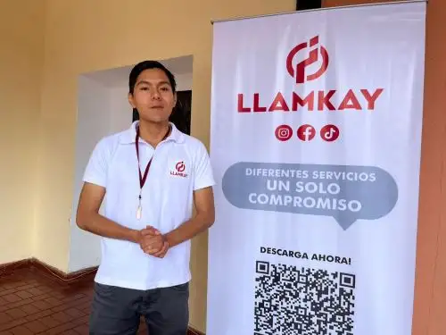 Estudiantes de la Universidad Nacional de San Cristóbal de Huamanga (UNSCH) lanzaron el aplicativo móvil “Llamkay”, palabra que en quechua significa trabajar, que conecta servicios y promueve el trabajo.  ANDINA/Difusión
