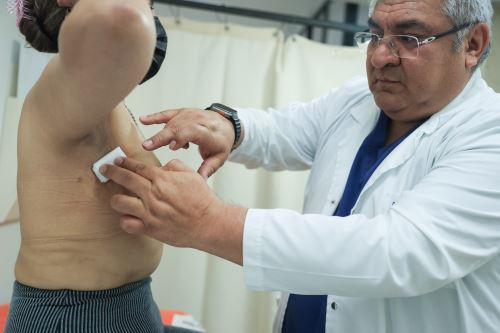 En el Día Mundial contra el Cáncer de Mama, el INEN consolida una revolución médica con la mastectomía endoscópica, una técnica que conserva el seno, reduce cicatrices y restaura la confianza de las mujeres.. Fotos: ANDINA/Jhonel Rodríguez Robles