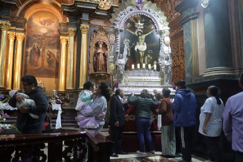 Fe y devoción de los fieles del Cristo Moreno