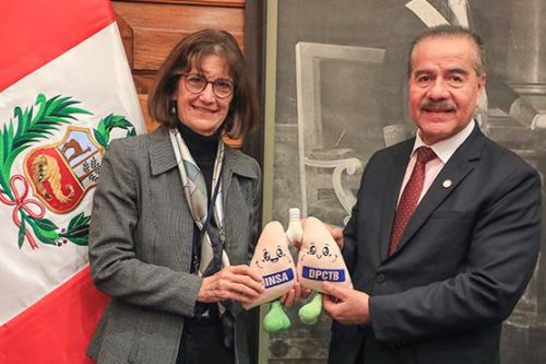 Ernesto Montoro, asesor de Integración de Laboratorios de la OPS/OMS, sostuvo que el Perú, por su compromiso de mantener a la tuberculosis como un problema de salud prioritario y haber acumulado una gran experiencia en la innovación sobre el tratamiento de la enfermedad, se posiciona como un referente a nivel regional y un centro demostrativo para otros países sobre el camino que hay que seguir para eliminar la tuberculosis.ANDINA/Difusión