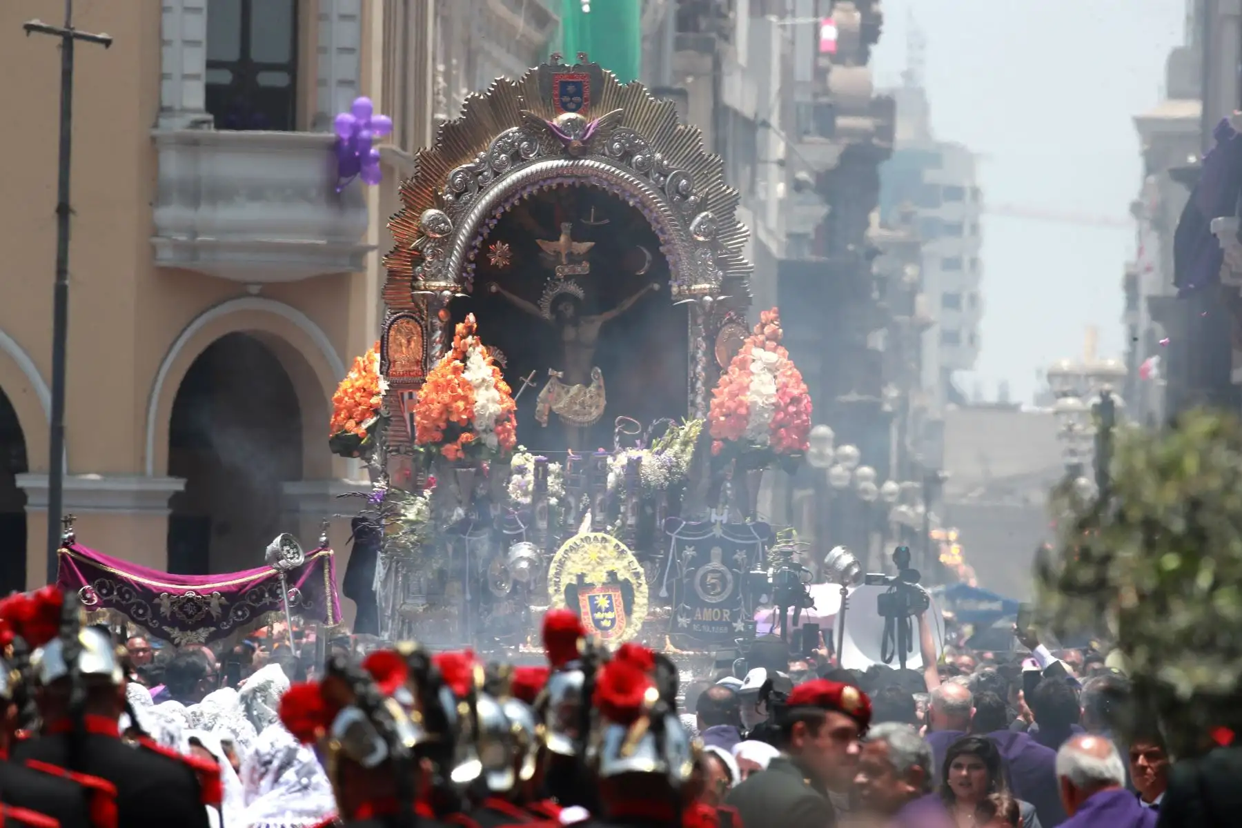 Señor de los Milagros.
La sagrada imagen inicia su segundo recorrido del año.
Foto : ANDINA / Lino Chipana Obregón.