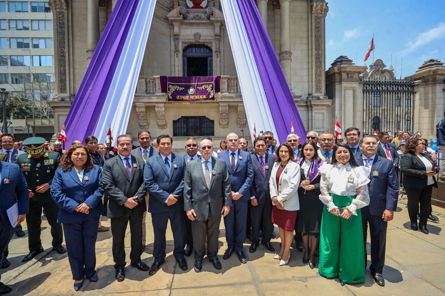 Presidente Jerí rinde homenaje al Señor de los Milagros. Foto: ANDINA/Prensa Presidencia