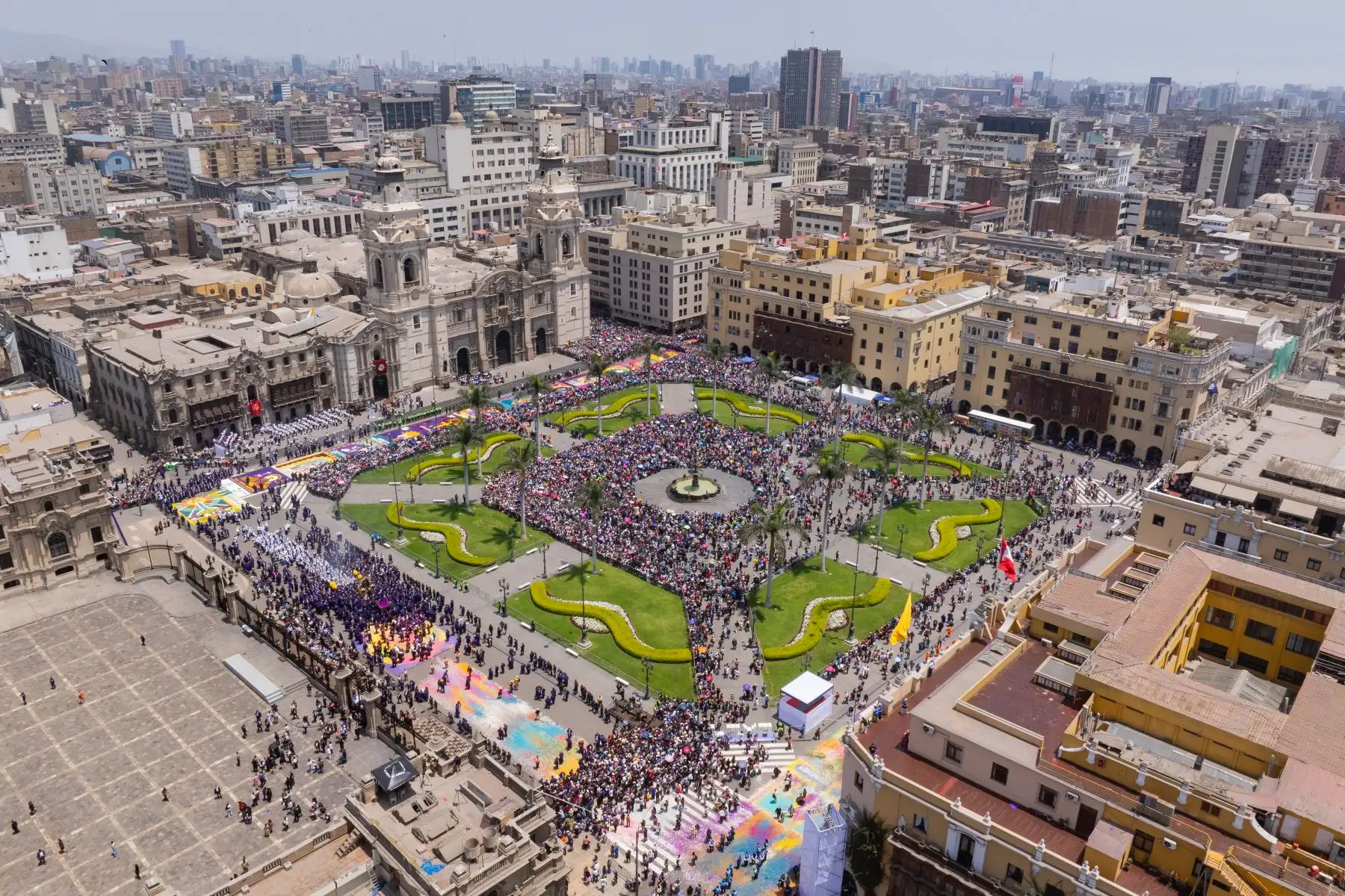 Presidente Jerí rinde homenaje al Señor de los Milagros. Foto: ANDINA/Prensa Presidencia