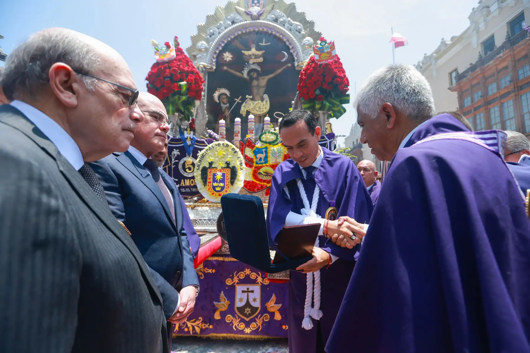 Presidente Jerí rinde homenaje al Señor de los Milagros. Foto: ANDINA/Prensa Presidencia