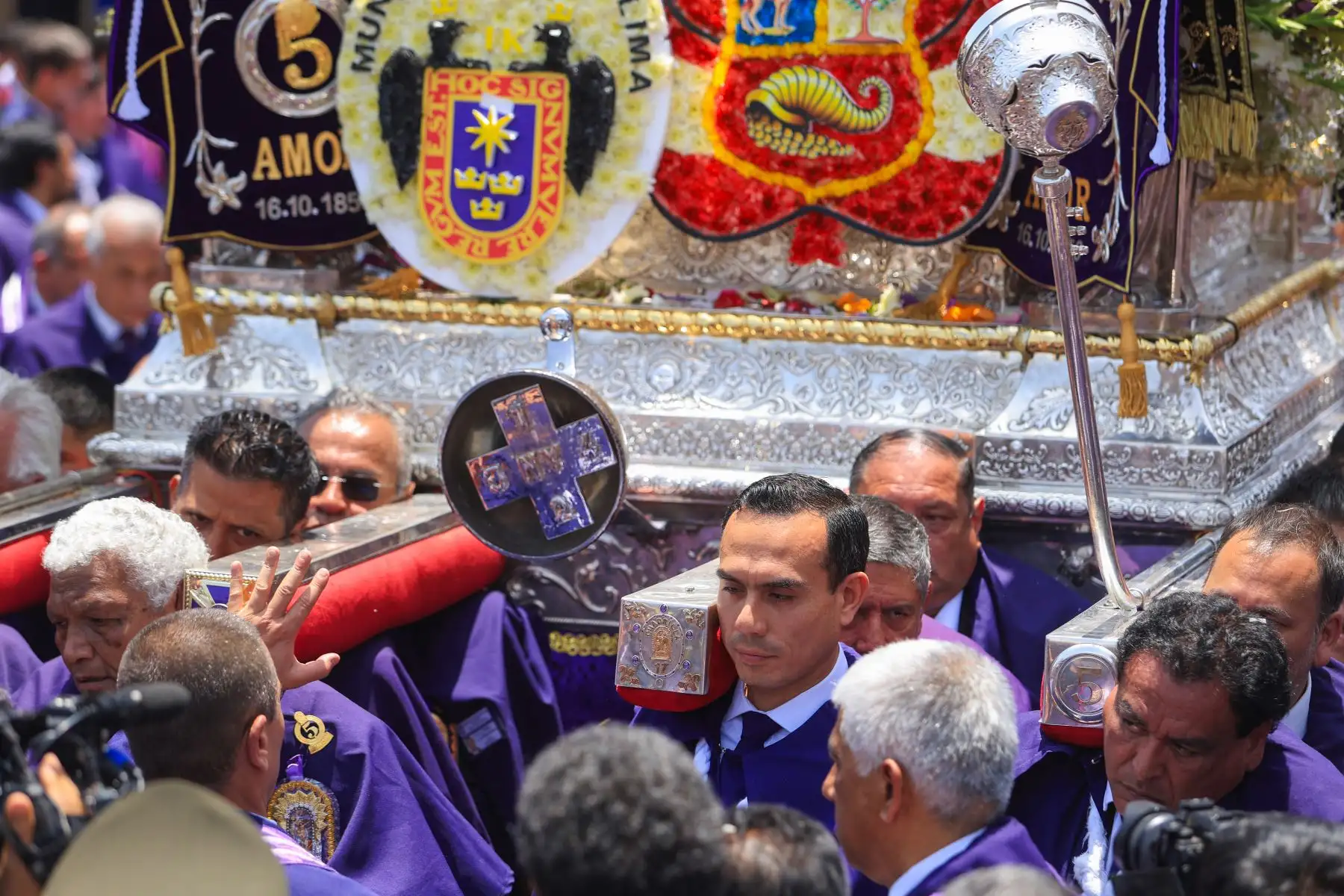 Presidente Jerí rinde homenaje al Señor de los Milagros. Foto: ANDINA/Prensa Presidencia