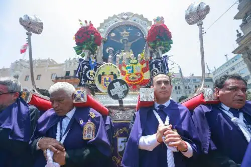 Presidente Jerí rinde homenaje al Señor de los Milagros. Foto: ANDINA/Prensa Presidencia.
