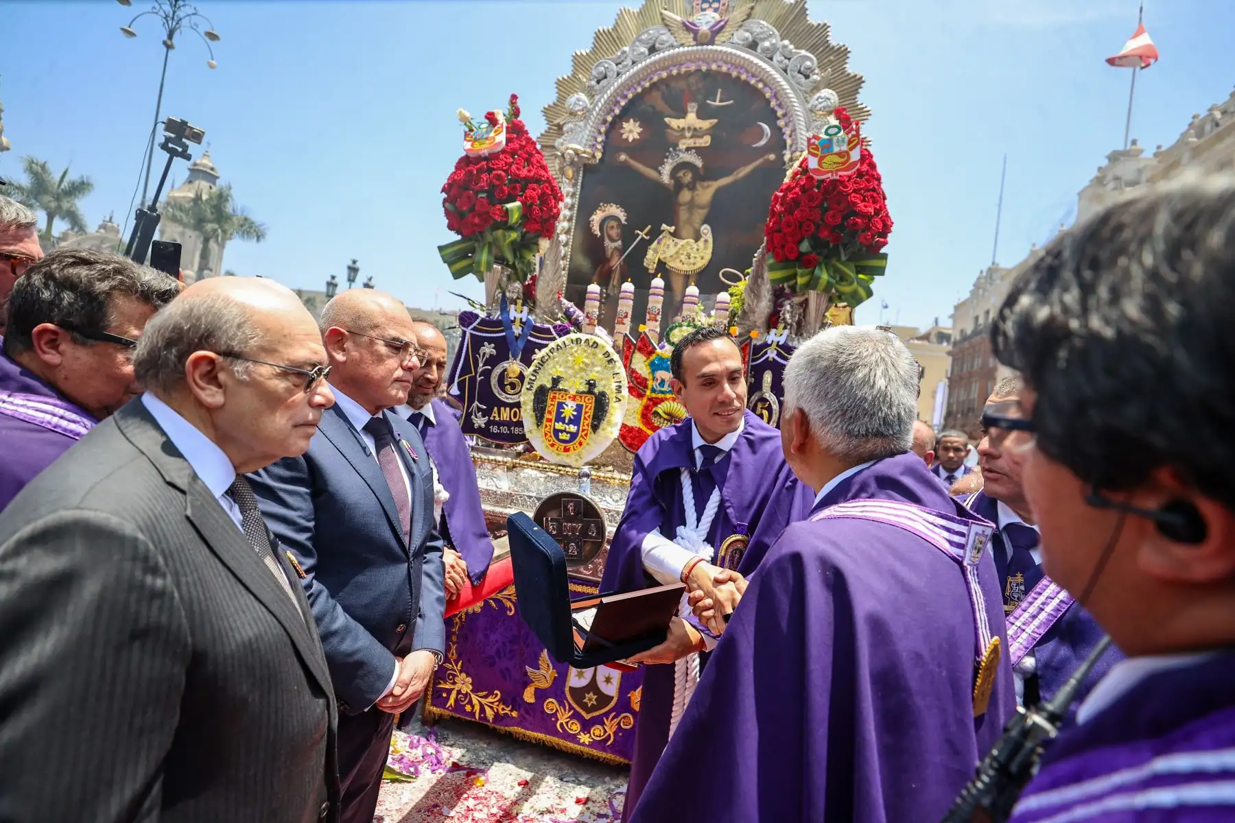 Presidente Jerí rinde homenaje al Señor de los Milagros. Foto: ANDINA/Prensa Presidencia