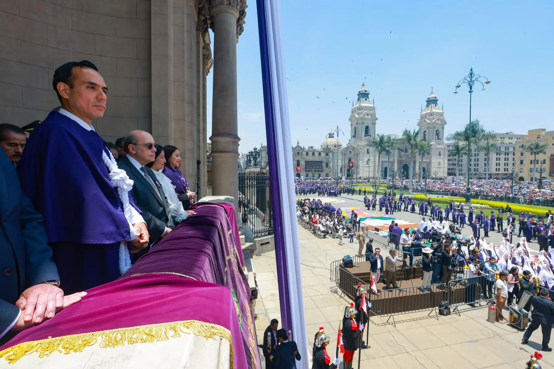 Presidente Jerí rinde homenaje al Señor de los Milagros. Foto: ANDINA/Prensa Presidencia