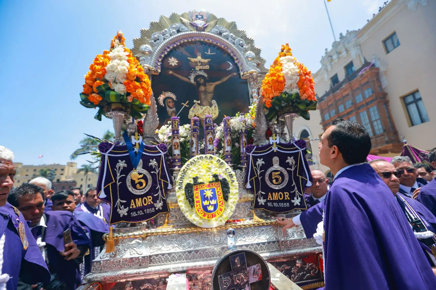 Presidente Jerí rinde homenaje al Señor de los Milagros. Foto: ANDINA/Prensa Presidencia