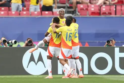 Jugadores de Colombia celebran un gol este sábado, en un partido por el tercer puesto de la Copa del Mundo Sub-20 entre Colombia y Francia en el estadio Nacional Julio Martínez Prádanos en Santiago. Foto: EFE